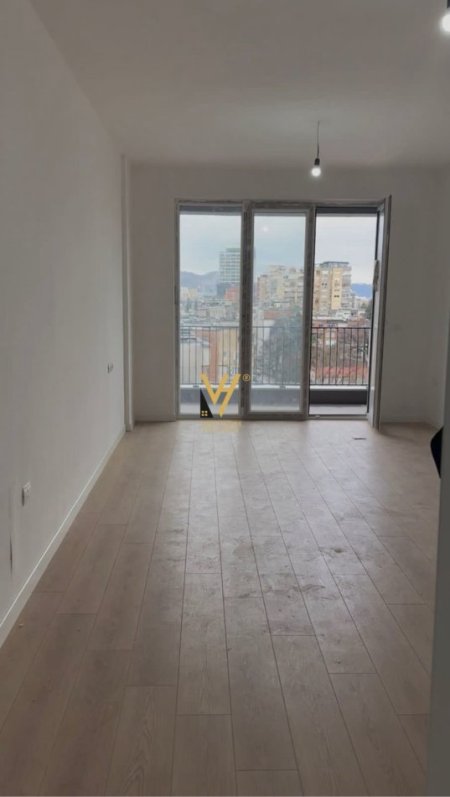 Tirane, jepet me qera zyre Kati 4, 70 m² 590 € (RRUGA E ELBASANIT)