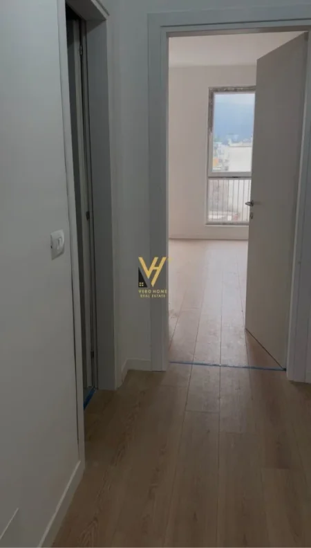 Tirane, jepet me qera zyre Kati 4, 70 m² 590 € (RRUGA E ELBASANIT)