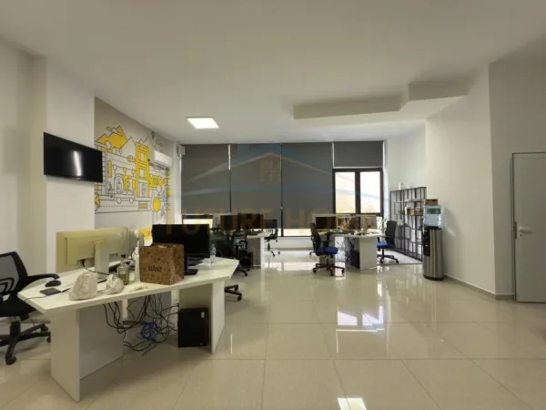 Tirane, jepet me qera ambjent biznesi Kati 1, 320 m² 2.000 € (Astir)