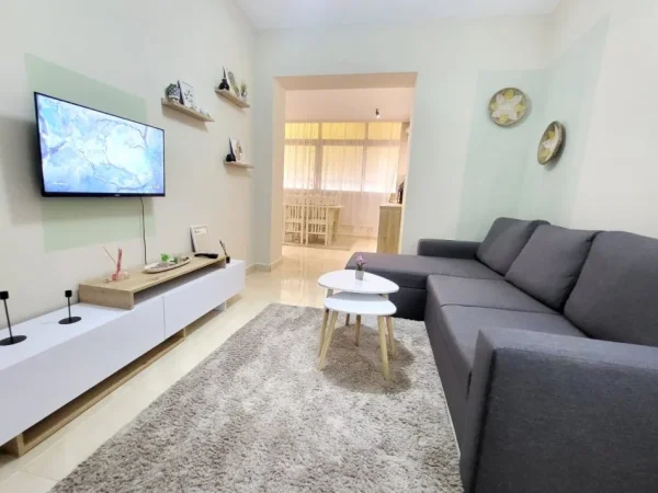 Tirane, jepet me qera apartament 1+1 Kati 2, 70 m² 650 € (Qender)