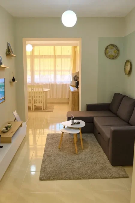 Tirane, jepet me qera apartament 1+1 Kati 2, 70 m² 650 € (Qender)