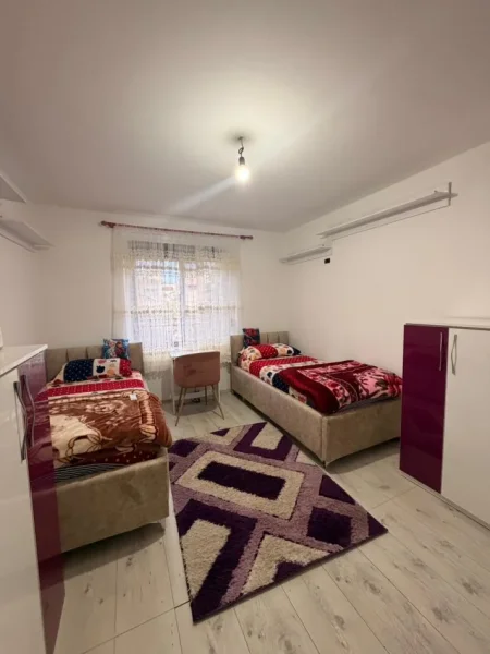 Durres, jepet me qera apartament 2+1 Kati 3, 80 m² 500 € (Pallati Sportit)