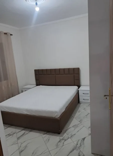 Tirane, jepet me qera 1+1 Kati 5, 60 m² (Fundi Rruges Burgut)