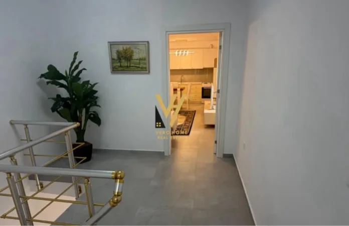 Tirane, jepet me qera apartament 2+1+Ballkon Kati 1, 95 m² 700 € (STACIONI I TRENIT)