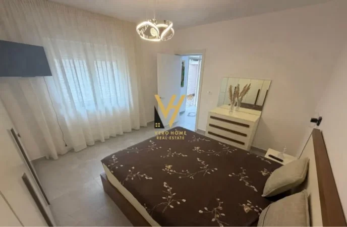 Tirane, jepet me qera apartament 2+1+Ballkon Kati 1, 95 m² 700 € (STACIONI I TRENIT)