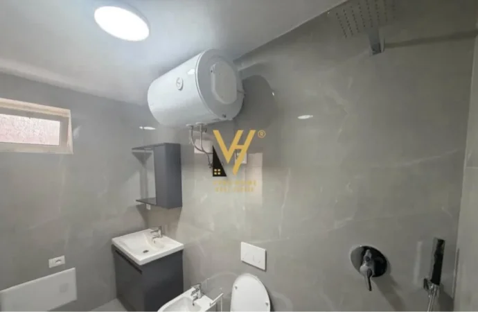 Tirane, jepet me qera apartament 2+1+Ballkon Kati 1, 95 m² 700 € (STACIONI I TRENIT)