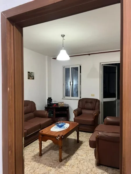 Tirane, jepet me qera apartament 1+1 Kati 3, 50 m² 550 € (Prane Kika 2)