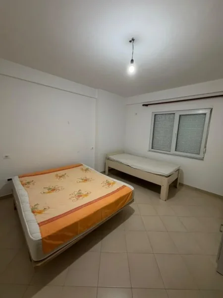 Durres, jepet me qera apartament 2+1 Kati 3, 100 m² 350 € (Pallati Sportit)