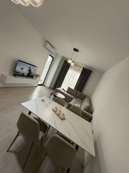 Tirane, jepet me qera apartament 1+1+Ballkon Kati 4, 72 m² 450 € (Astir, afër Vilës L)