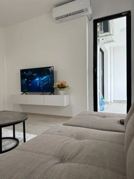 Tirane, jepet me qera apartament 1+1+Ballkon Kati 4, 72 m² 450 € (Astir, afër Vilës L)