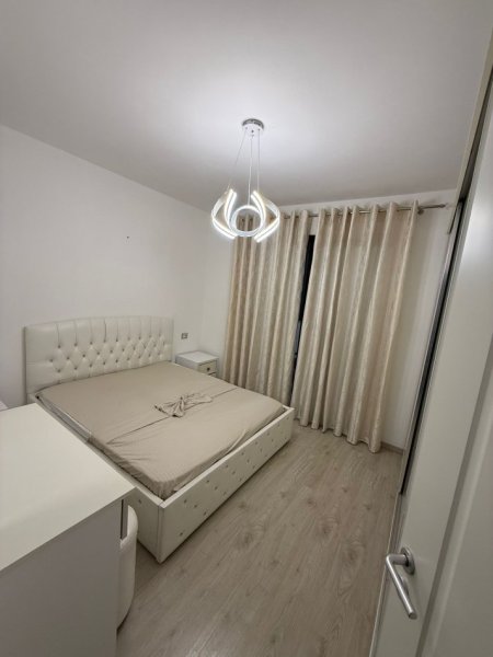 Tirane, jepet me qera apartament 1+1+Ballkon Kati 4, 72 m² 450 € (Astir, afër Vilës L)