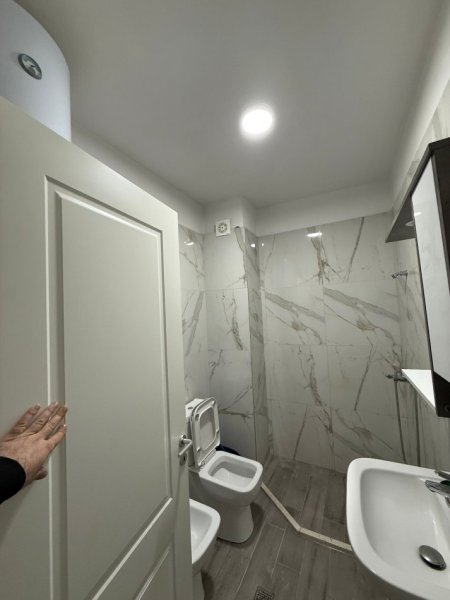 Tirane, jepet me qera apartament 1+1+Ballkon Kati 4, 72 m² 450 € (Astir, afër Vilës L)