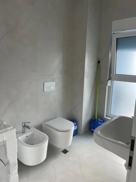 Tirane, jepet me qera apartament 1+1+Ballkon Kati 8, 60 m² 450 € (Rruga Pasho Hysa)
