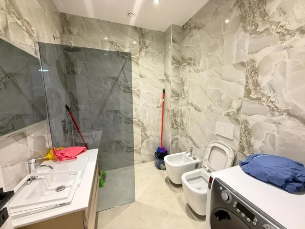 Tirane, jepet me qera apartament 2+1 , 90 m² 800 € (Rruga Peti)