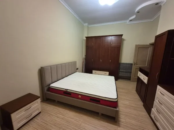 Tirane, jepet me qera apartament 1+1 Kati 2, 70 m² 450 € (Ish Parku)