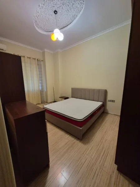 Tirane, jepet me qera apartament 1+1 Kati 2, 70 m² 450 € (Ish Parku)