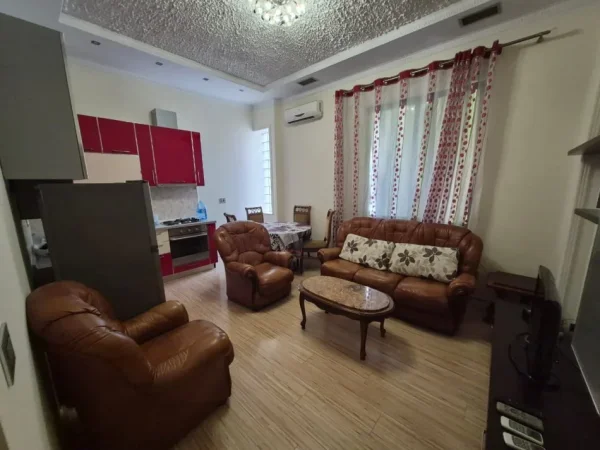 Tirane, jepet me qera apartament 1+1 Kati 2, 70 m² 450 € (Ish Parku)