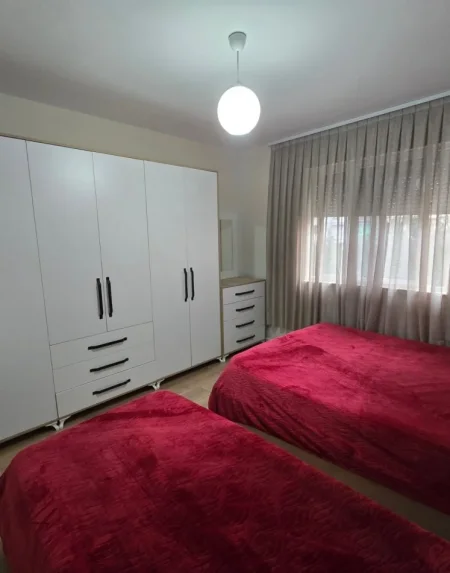 Tirane, jepet me qera apartament 1+1+Ballkon Kati 3, 60 m² 450 € 