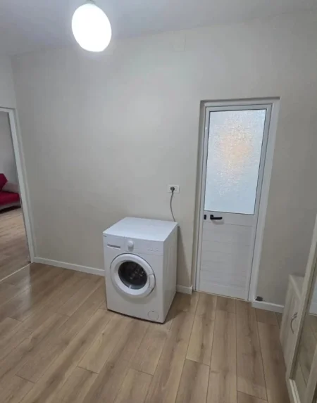 Tirane, jepet me qera apartament 1+1+Ballkon Kati 3, 60 m² 450 € 