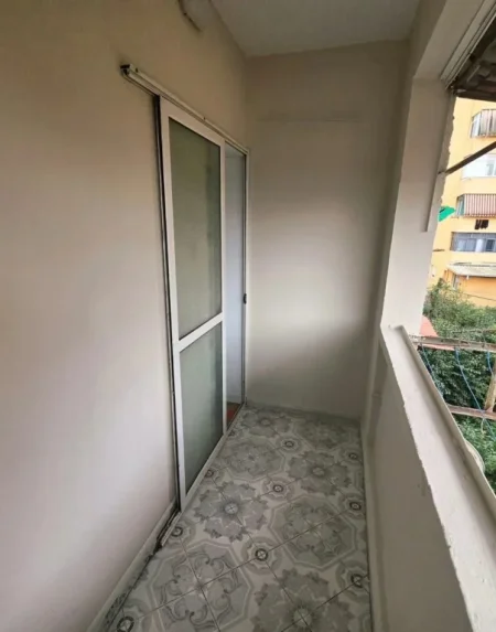 Tirane, jepet me qera apartament 1+1+Ballkon Kati 3, 60 m² 450 € 