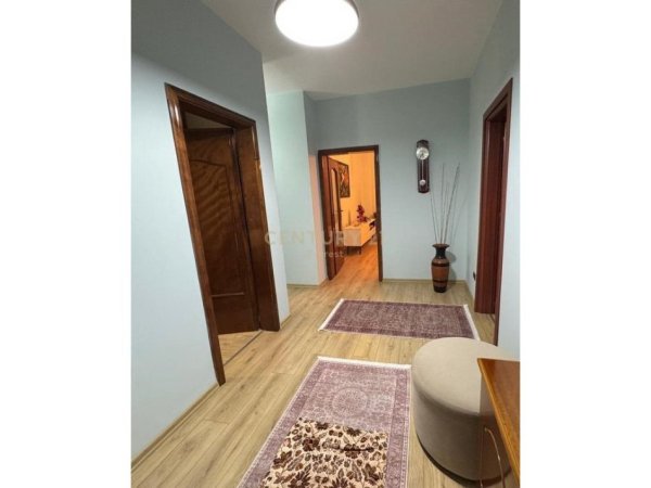 Tirane, shes apartament 2+1+Ballkon Kati 1, 200.000 € 