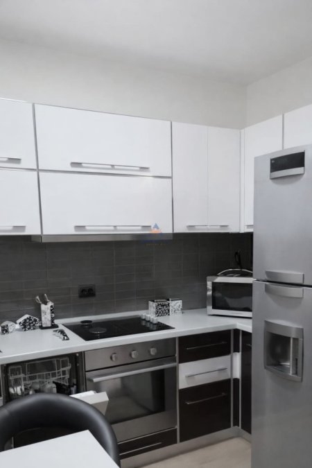 Tirane, jepet me qera apartament 1+1+Ballkon Kati 4, 75 m² 750 € 