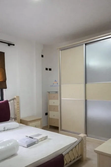 Tirane, jepet me qera apartament 1+1+Ballkon Kati 4, 75 m² 750 € 