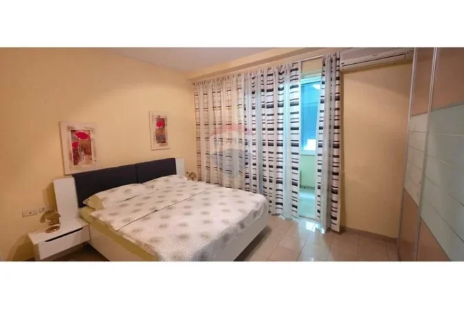 Tirane, jepet me qera apartament 1+1 Kati 5, 67 m² 750 € (Bllok)