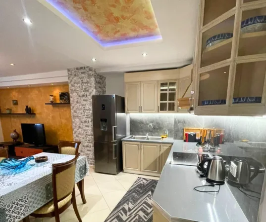 Tirane, jepet me qera apartament 2+1 Kati 5, 100 m² 1.200 € (Afër Stadiumit Air Albania)
