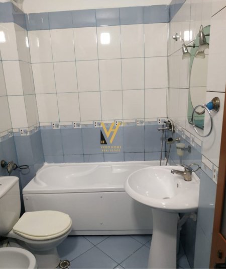 Tirane, jepet me qera zyre Kati 4, 90 m² 550 € (RRUGA RIZA CEROVA)