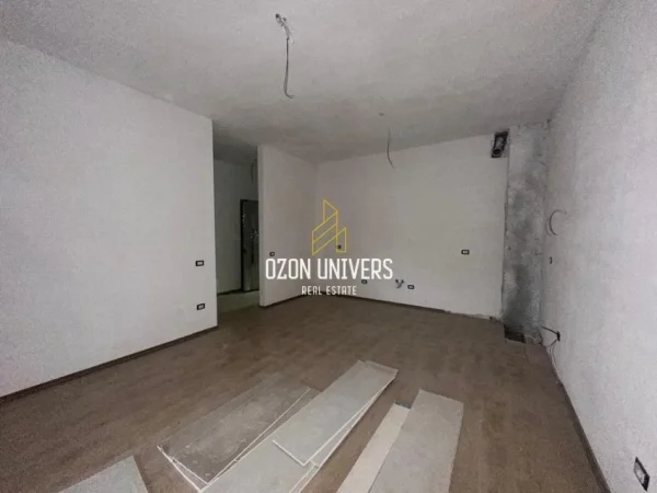 Tirane, shitet apartament 2+1+Ballkon Kati 1, 127 m² 210.000 € (Sauk)