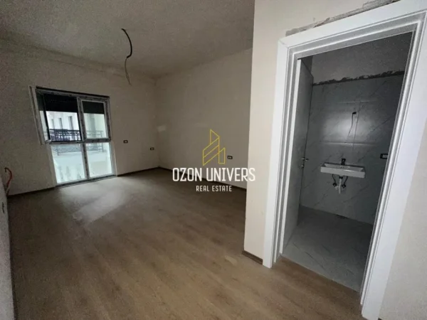 Tirane, shitet apartament 2+1+Ballkon Kati 1, 127 m² 210.000 € (Sauk)