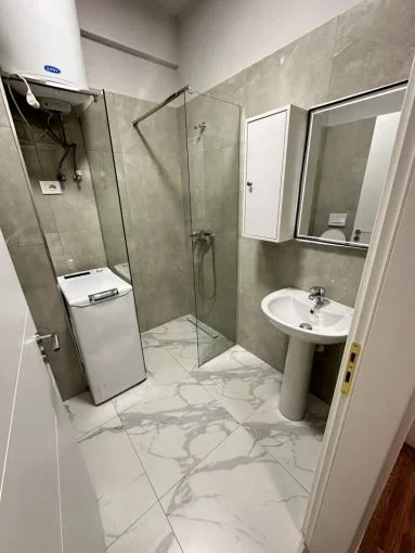 Tirane, jepet me qera apartament 1+1 Kati 1, 66 m² 500 € (Rruga Sokrat Miho)