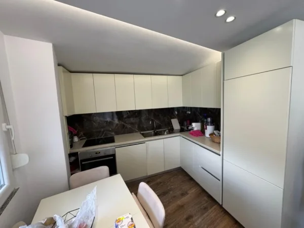 Tirane, shitet apartament 1+1 Kati 5, 150 m² 