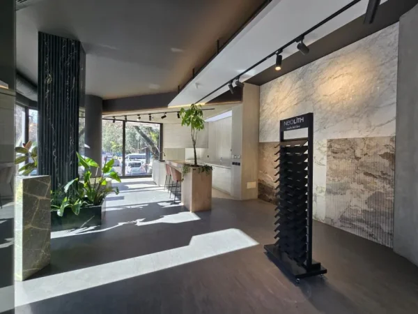 Tirane, jepet me qera dyqan Kati 0, 174 m² 5.000 € (Rruga Sulejman Delvina)