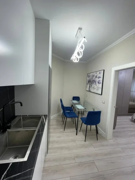 Tirane, jepet me qera apartament 1+1+Ballkon Kati 4, 75 m² 900 € 