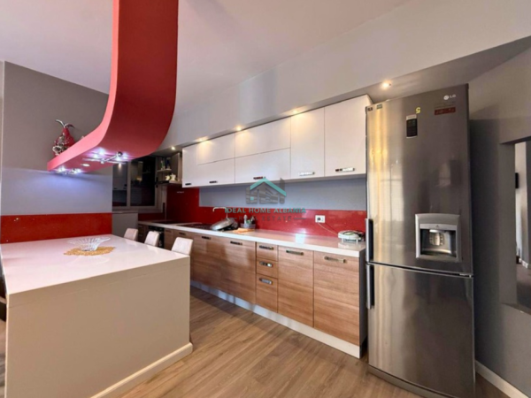 Vlore, shitet apartament 2+1+Ballkon Kati 4, 132 m² 165.000 € (VLORE)