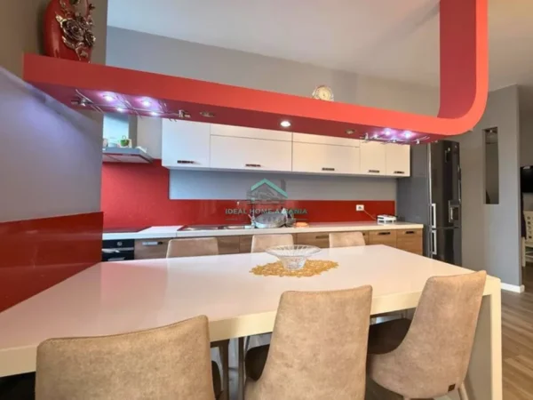 Vlore, shitet apartament 2+1+Ballkon Kati 4, 132 m² 165.000 € (VLORE)