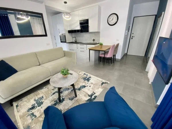 Tirane, jepet me qera apartament 1+1 , 70 m² 700 € 