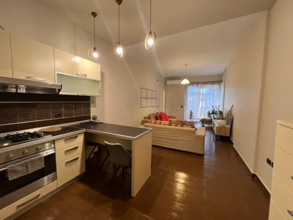 Tirane, jepet me qera apartament 1+1+Ballkon Kati 10, 65 m² 600 € (Rruga Bilal Golemi)