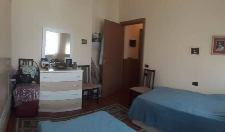 Tirane, jepet me qera apartament 1+1+Ballkon Kati 7, 60 m² 800 € 