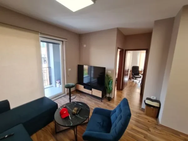 Tirane, jepet me qera ambjent biznesi Kati 2, 140 m² 1.650 € (Rruga Frosina Plaku)