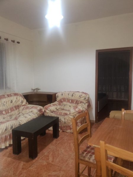 Jepet me Qira Apartament 1+1 tek Tirana e Re (te Stacioni),  300 €uro