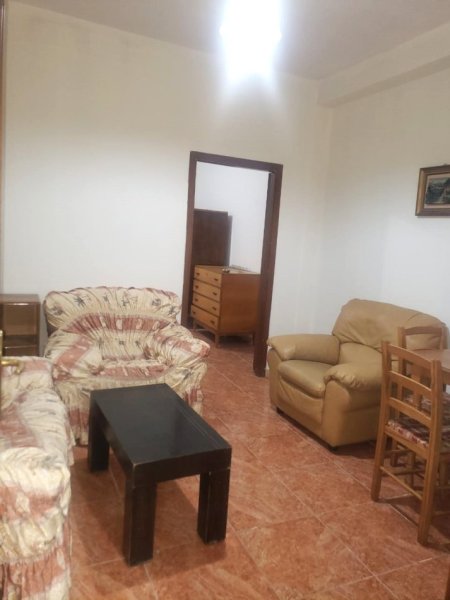 Jepet me Qira Apartament 1+1 tek Tirana e Re (te Stacioni),  300 €uro