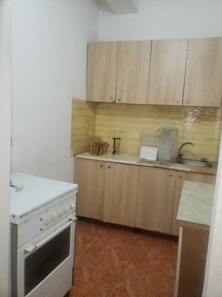 Jepet me Qira Apartament 1+1 tek Tirana e Re (te Stacioni),  300 €uro