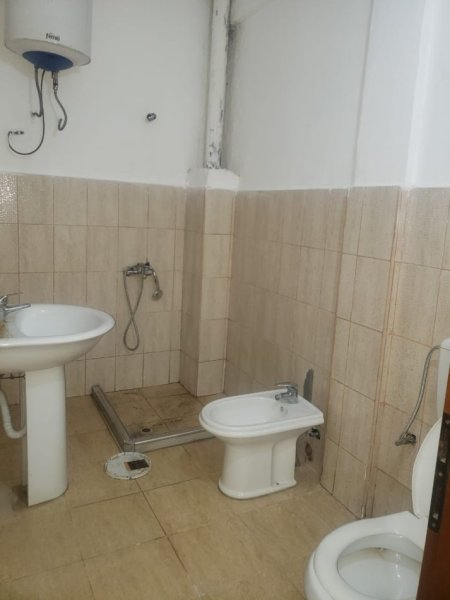 Jepet me Qira Apartament 1+1 tek Tirana e Re (te Stacioni),  300 €uro