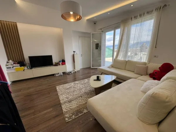 Tirane, jepet me qera apartament 1+1 Kati 5, 750 € 