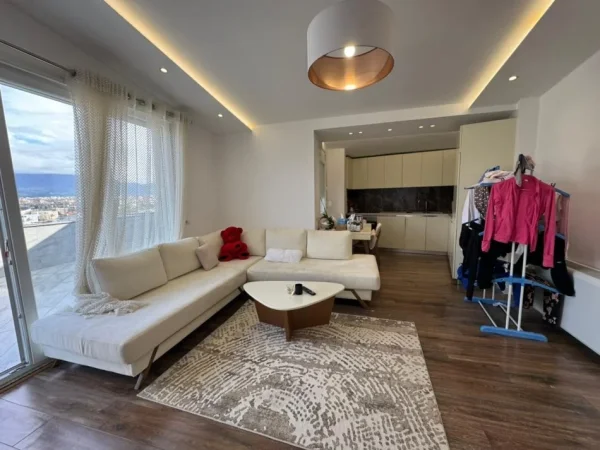 Tirane, jepet me qera apartament 1+1 Kati 5, 750 € 