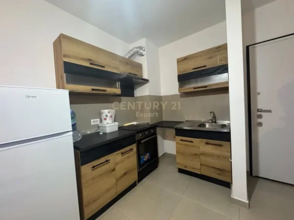 Tirane, jepet me qera apartament 1+1 Kati 4, 57 m² 500 € (Kompleksi Zirkon)