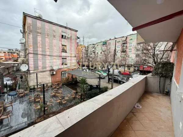 Tirane, jepet me qera apartament 1+1 Kati 1, 58 m² 500 € (Rruga Bardhyl)